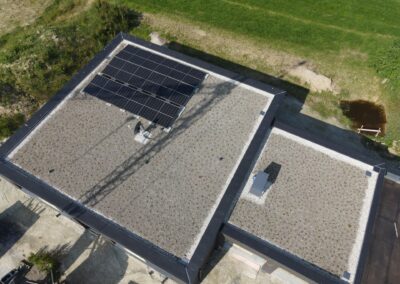 Dachbegrünung Neubau mit Photovoltaik