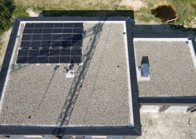 Dachbegrünung Neubau mit Photovoltaik